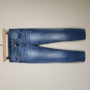 Judy Blue Mid-Rise Relaxed Fit Ankle Cropped Jeans